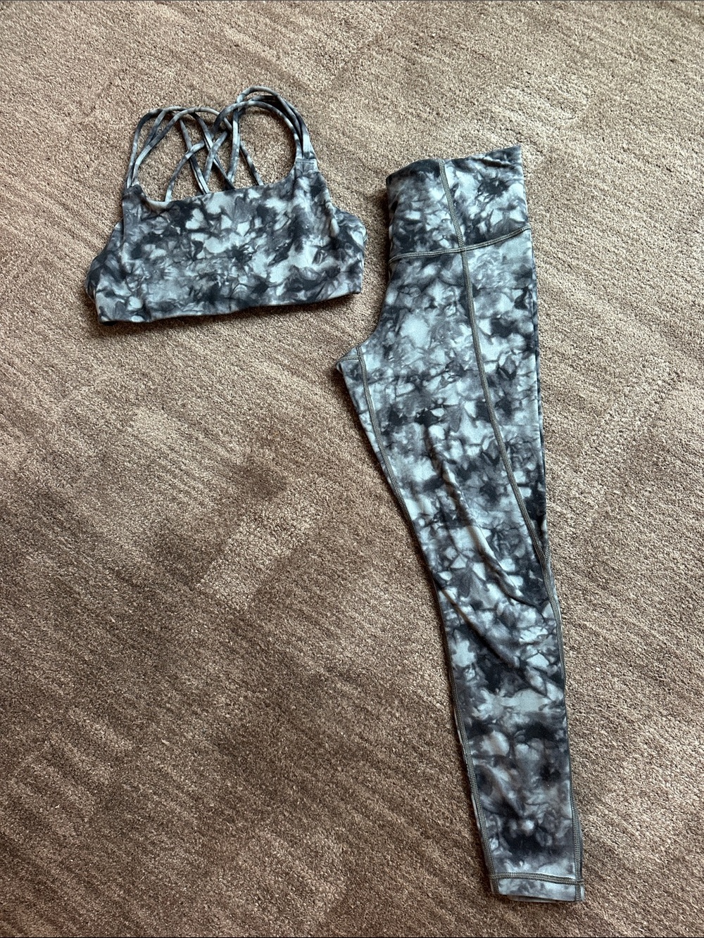 Athleta Black & Gray Tie-Dye Strappy Sports Bra and Leggings Set - Picture 1 of 1